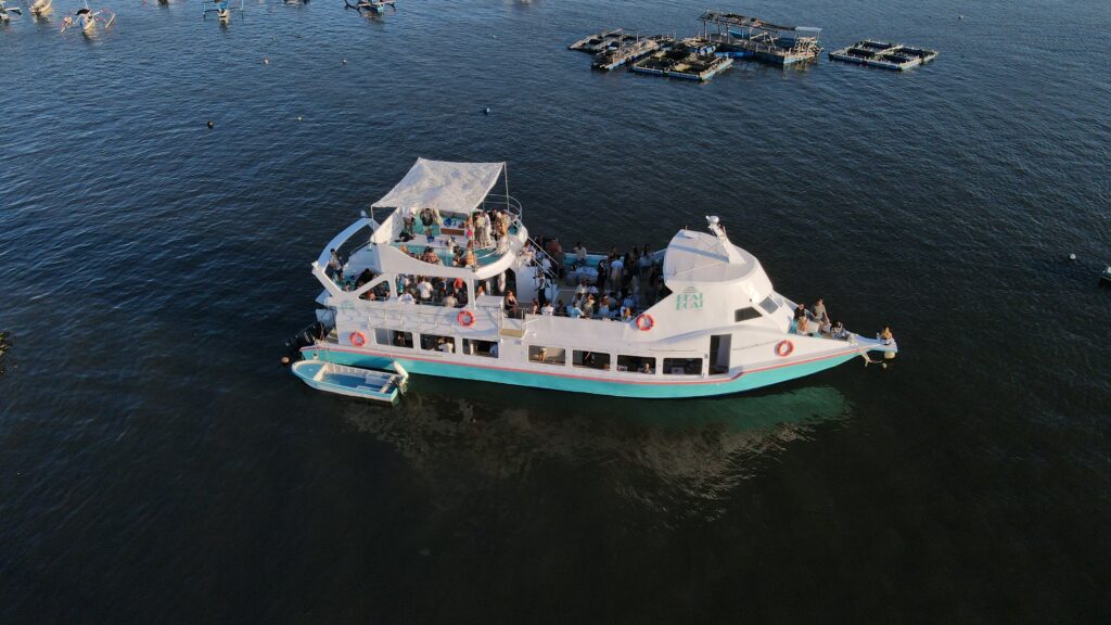 birthday party ion a boat